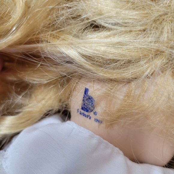 Vintage Brinn's Collectible Porcelain Doll 15" 1992 White Lace Dress & Knickers - Picture 7 of 12